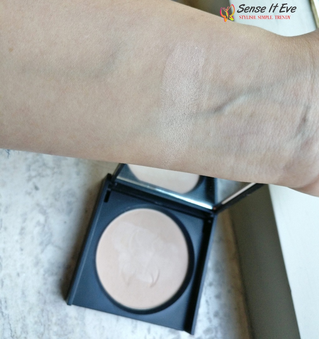 SUGAR As Nude As It Gets SPF15 Compact 01 Latte Swatch Sense It Eve SUGAR As Nude As It Gets SPF15 Compact Review