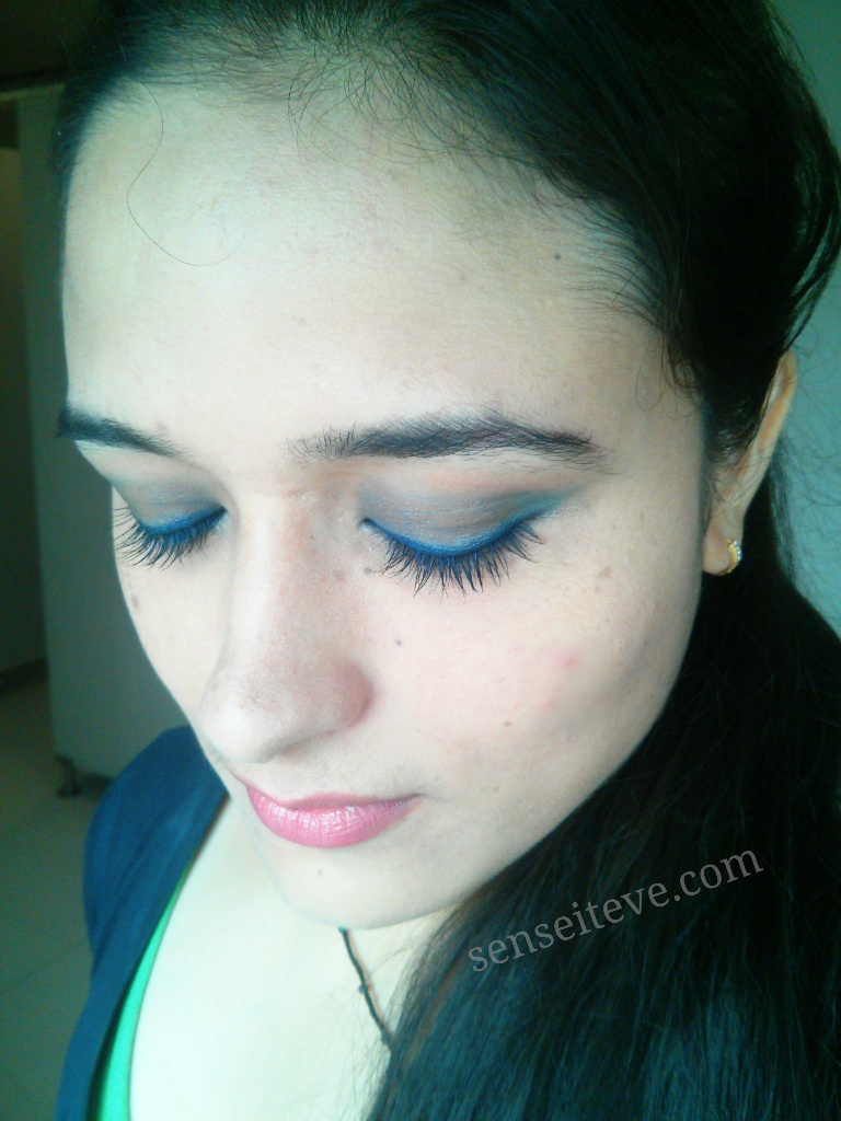 Blue green eyemakeup 1