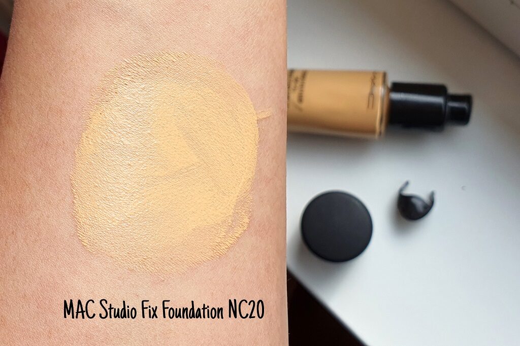 MAC Studio Fix Fluid Foundation NC20