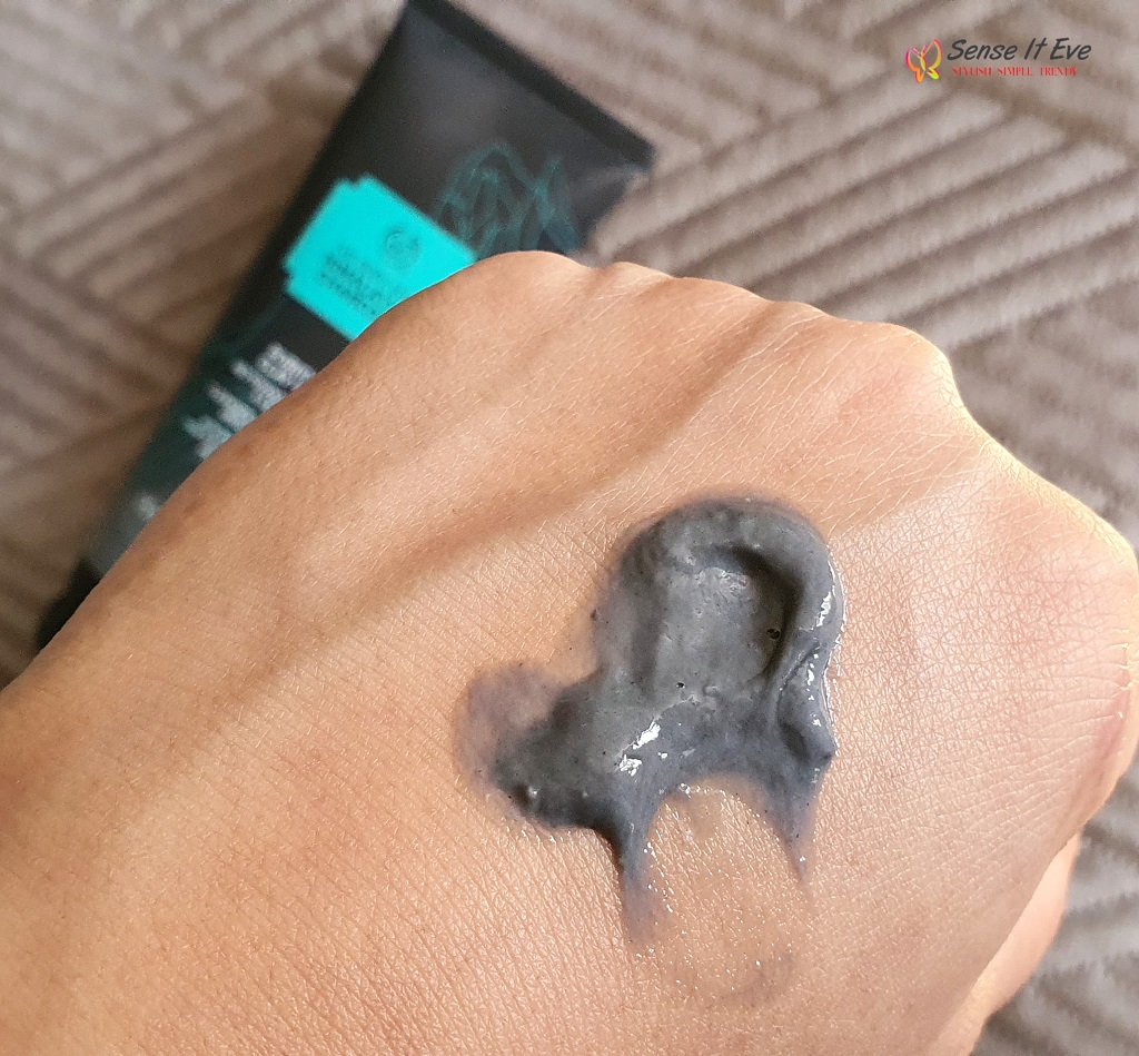 The Body Shop Himalayan Charcoal Purifying Clay Wash Texture