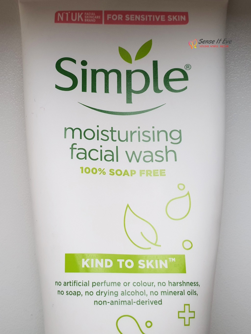 Simple Moisturizing Facewash